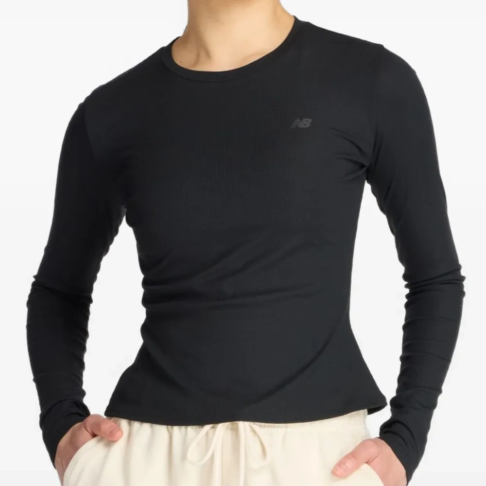 Длинносливная футболка в рубчик