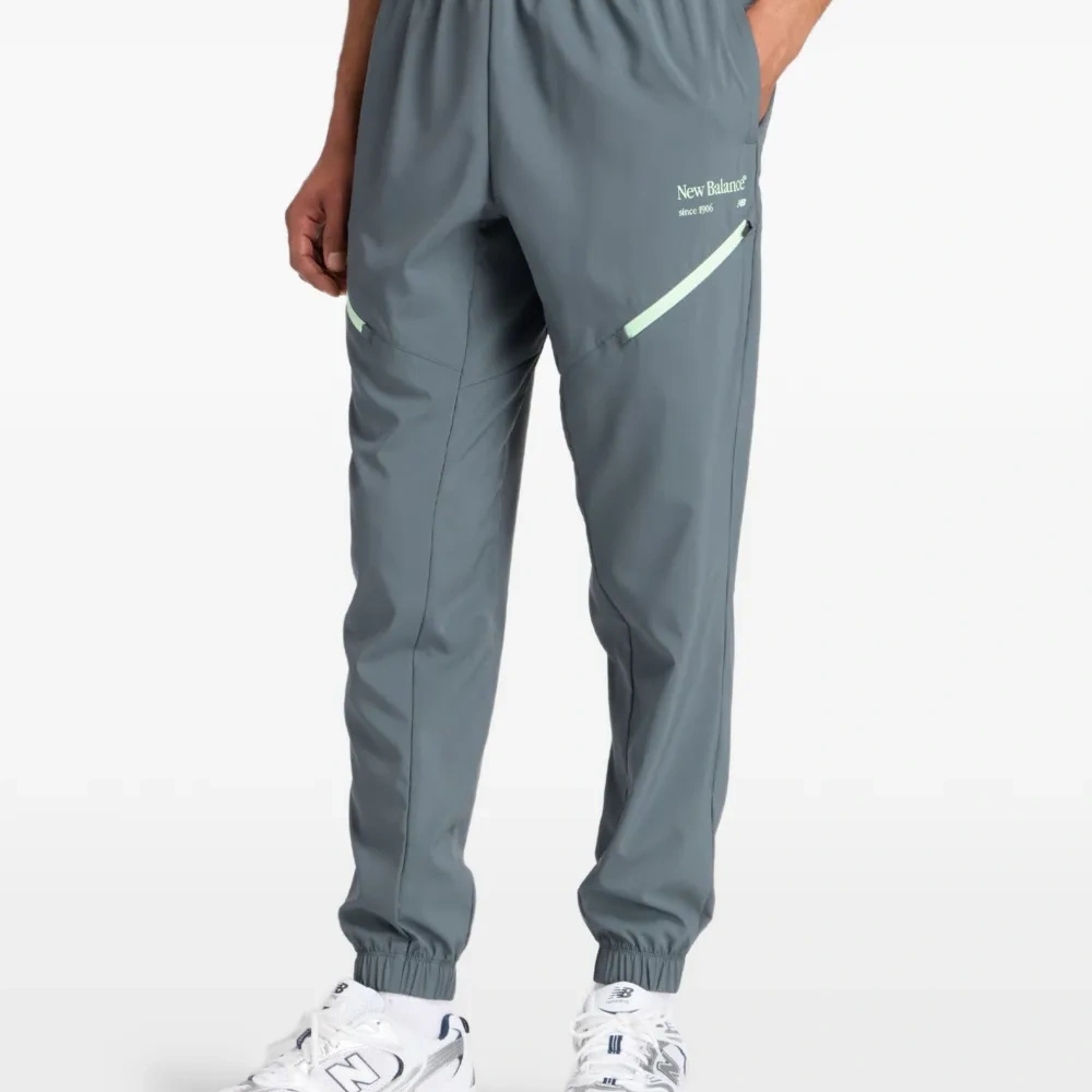 Джоггеры с логотипом