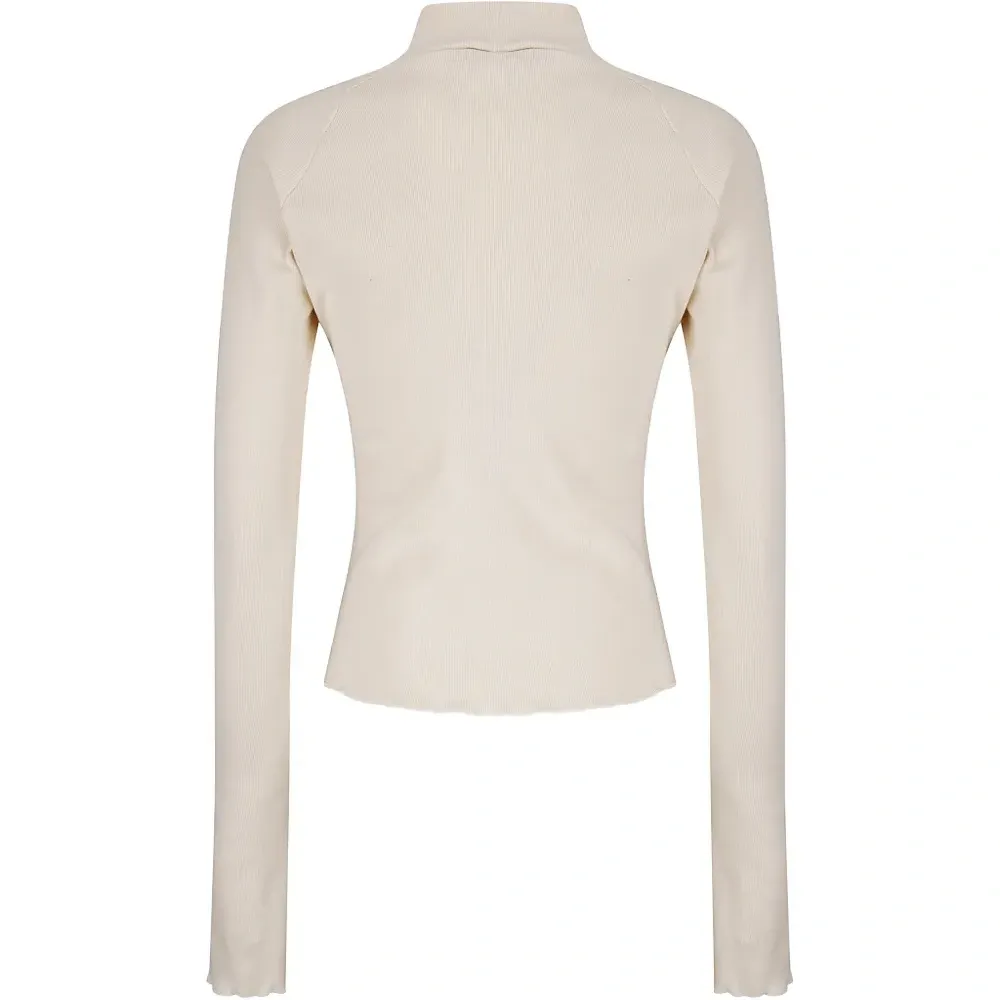 Топ с длинными рукавами и отделкой швами