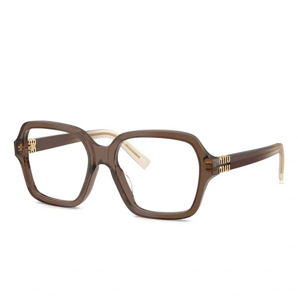 Очки в квадратной оправе