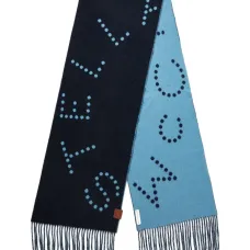 Шарф в мелкую точку с бахромой