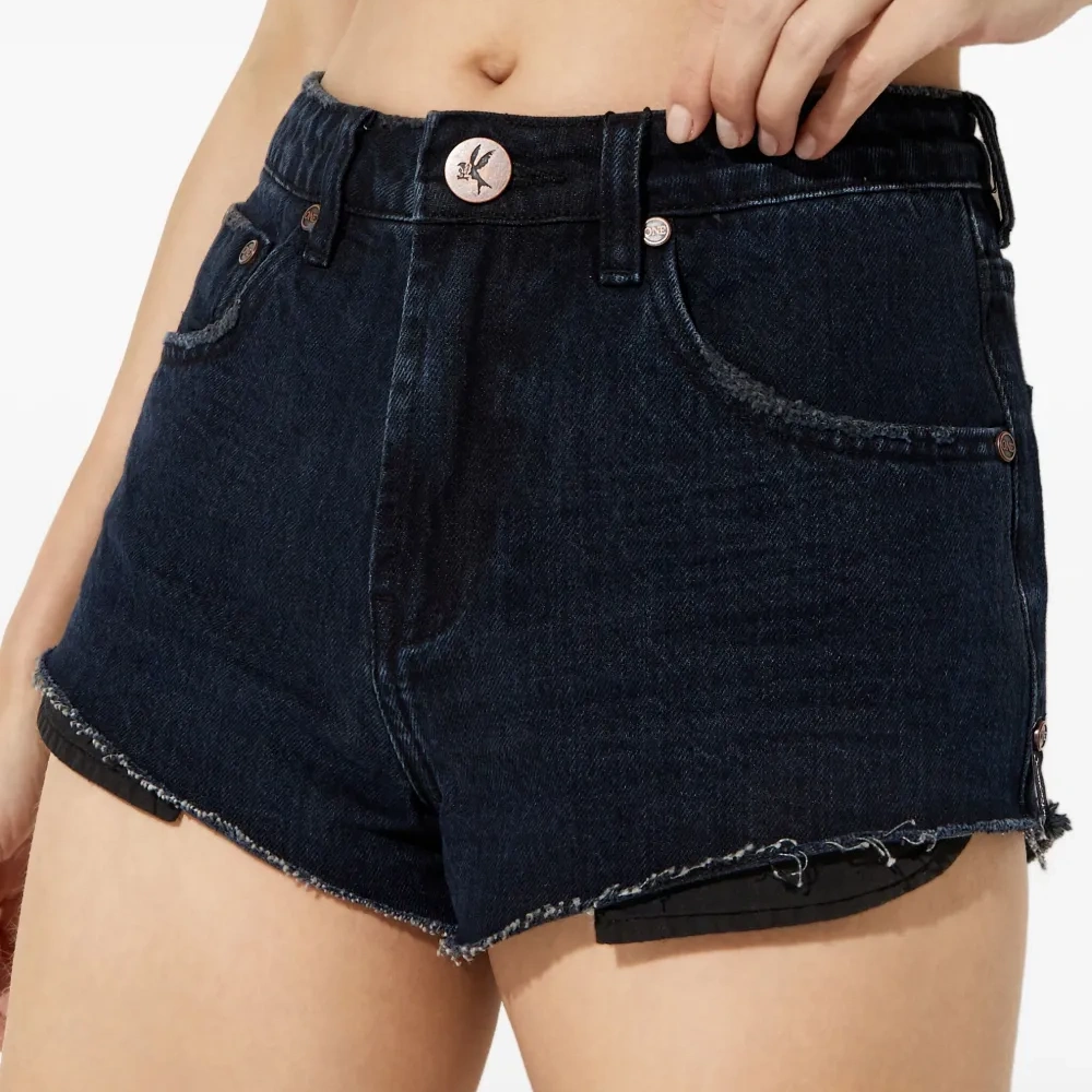 Шорты The One с необработанными краями Шорты The One с необработанными краями