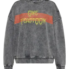 Толстовка с логотипом и заклепками