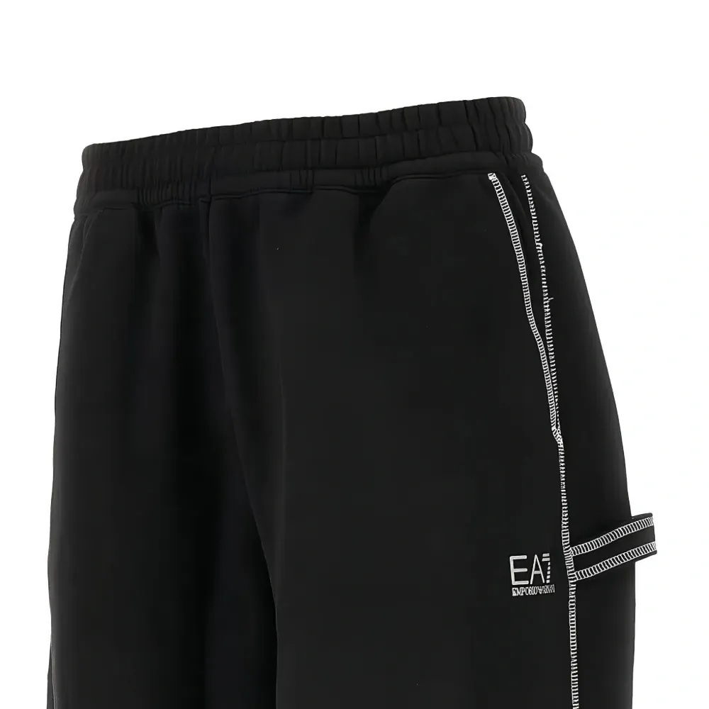 Джоггеры с контрастной отделкой