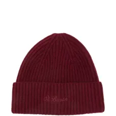 Вязаная шапка с вышивкой