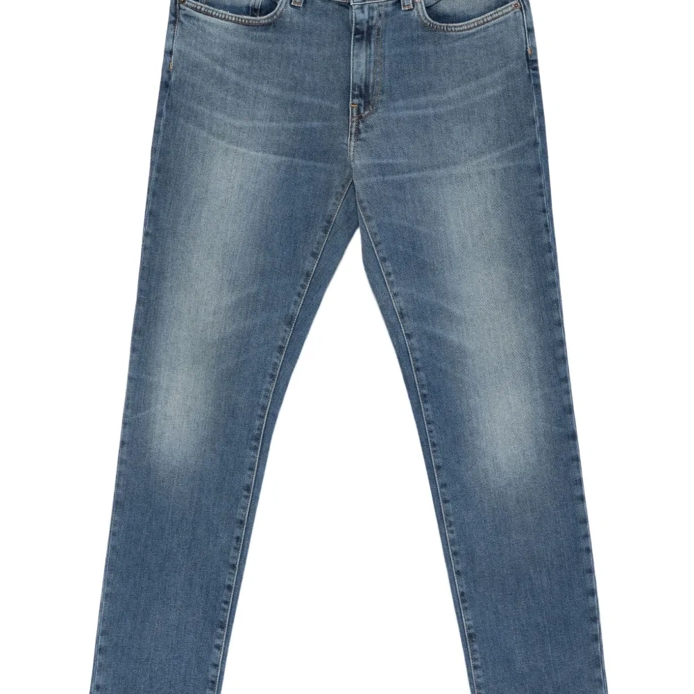 Джинсы на пуговицах