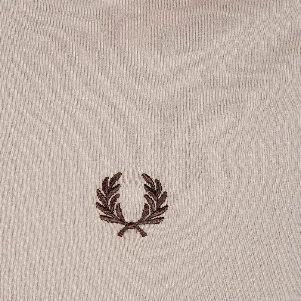 Футболка с отделкой в контрастную полоску и мотивом лаврового венка