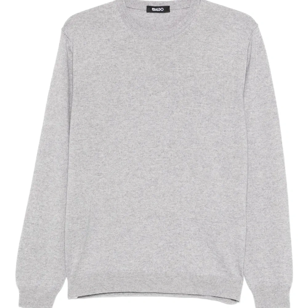 Свитер с круглым вырезом