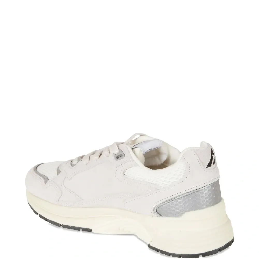 Кроссовки с панелями и шнуровкой Кроссовки с панелями и шнуровкой