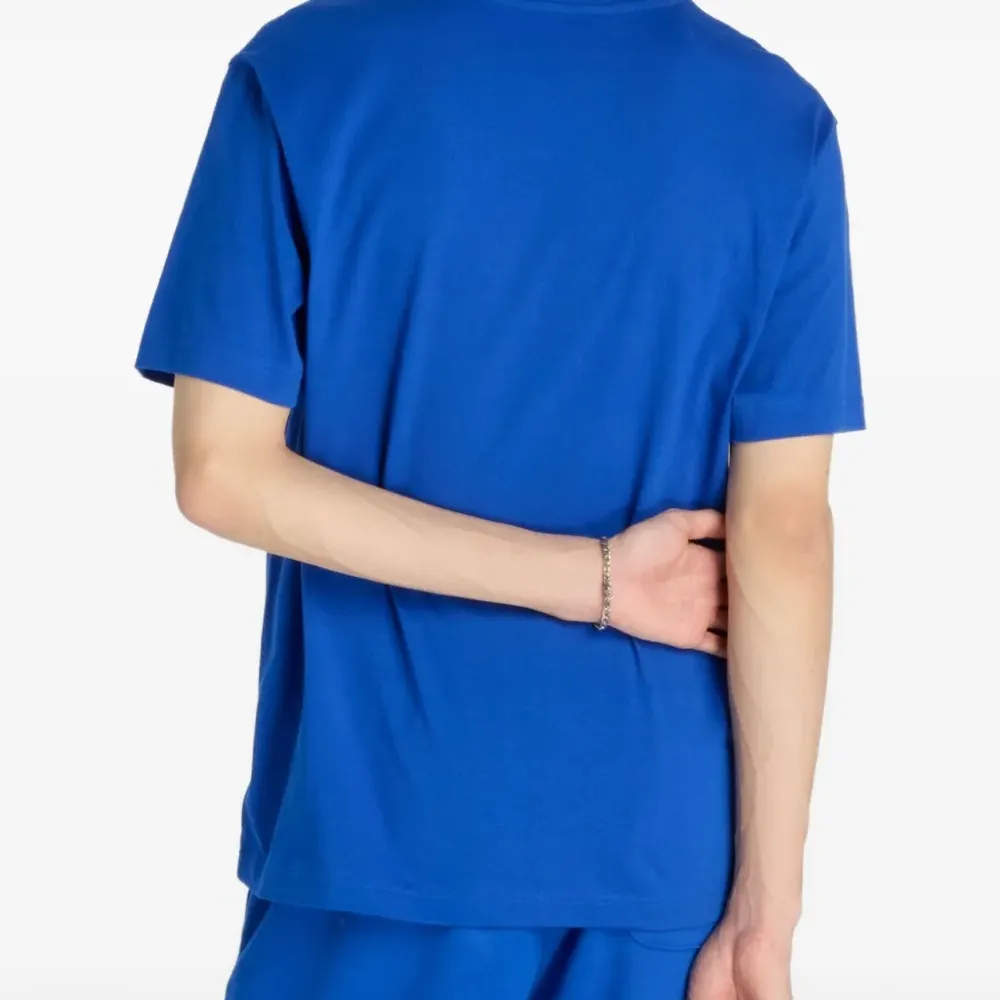 Футболка с вышитым логотипом