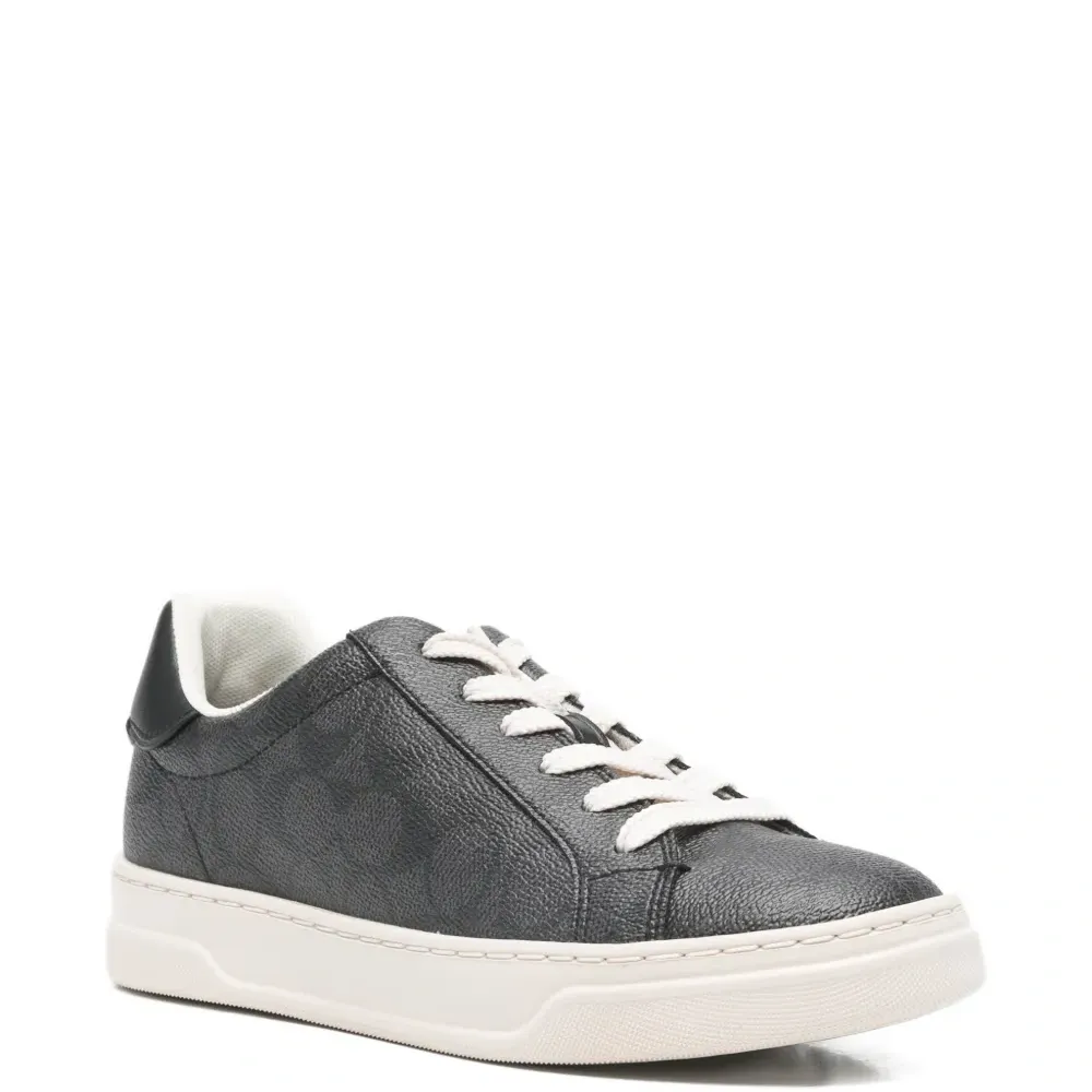 Кроссовки с монограммой