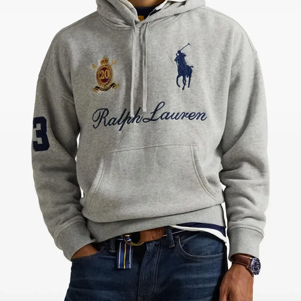 Худи с вышитым логотипом