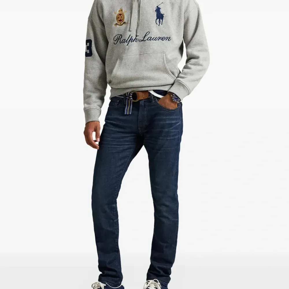 Худи с вышитым логотипом