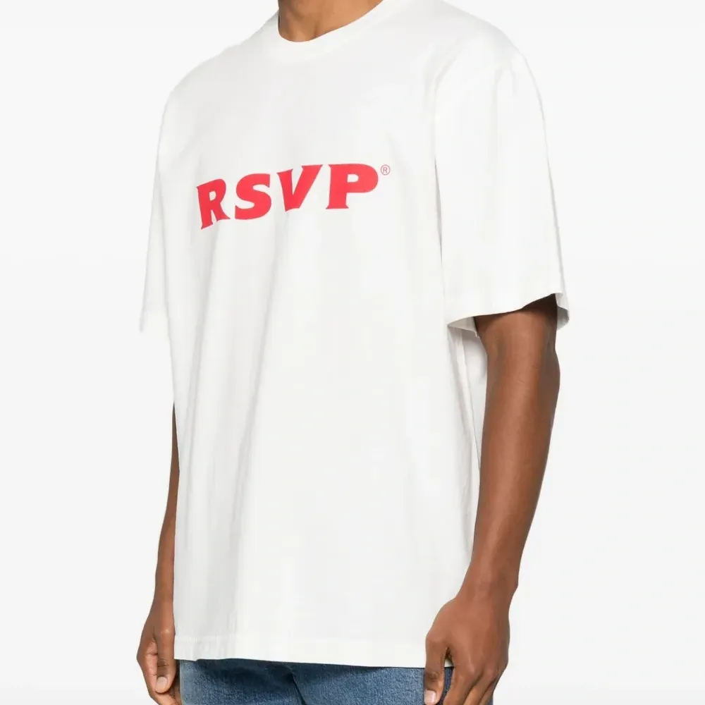 Футболка с воротником-стойкой