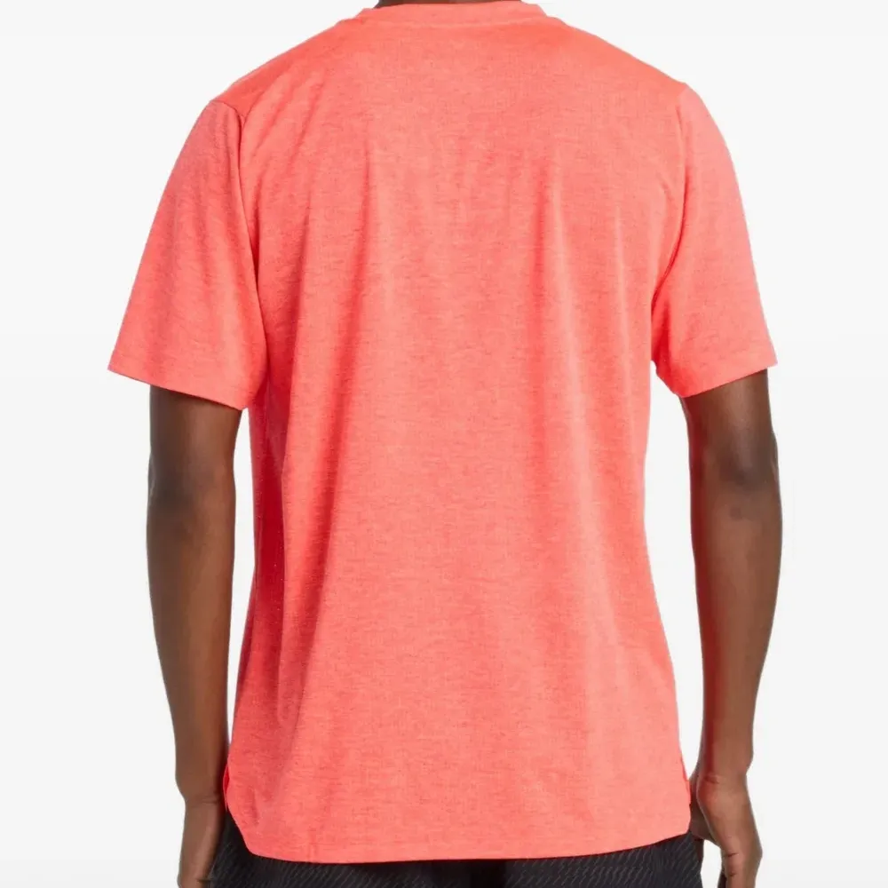 Футболка с логотипом