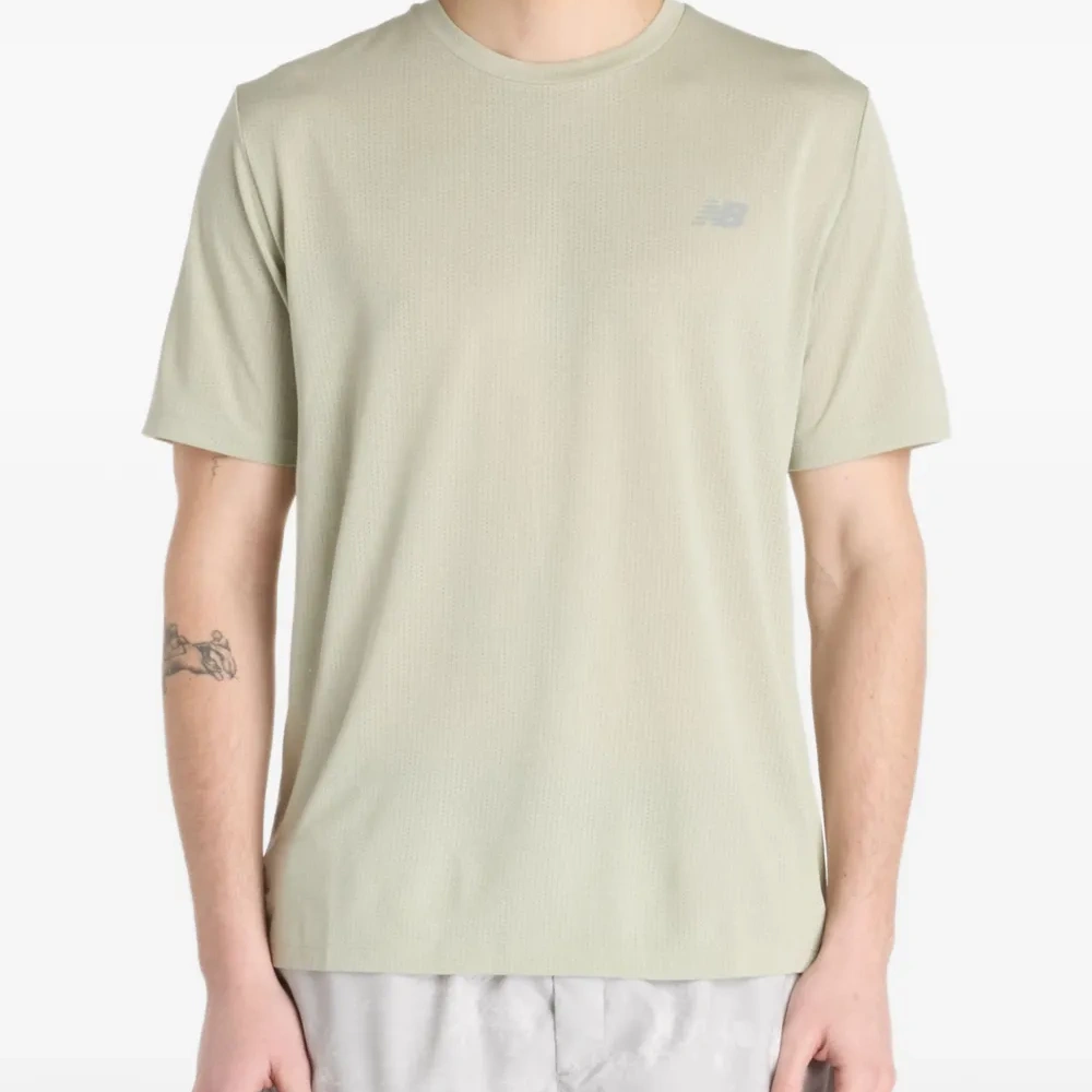 Спортивная футболка с логотипом