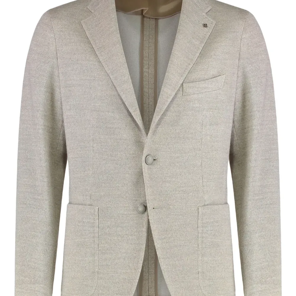 Однобортный пиджак на пуговицах Однобортный пиджак на пуговицах