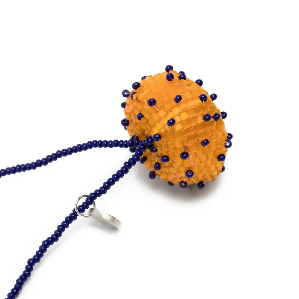 Ожерелье с подвеской из стекла