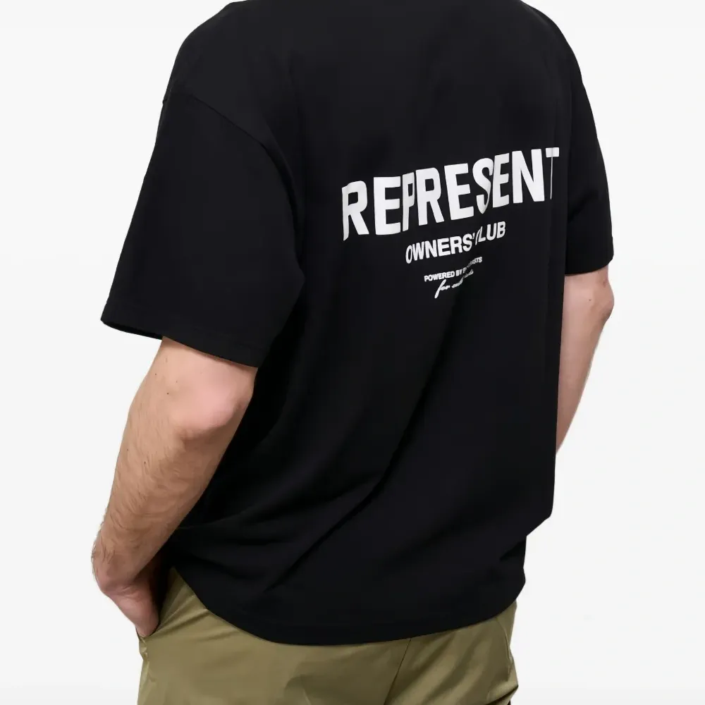 Футболка с логотипом