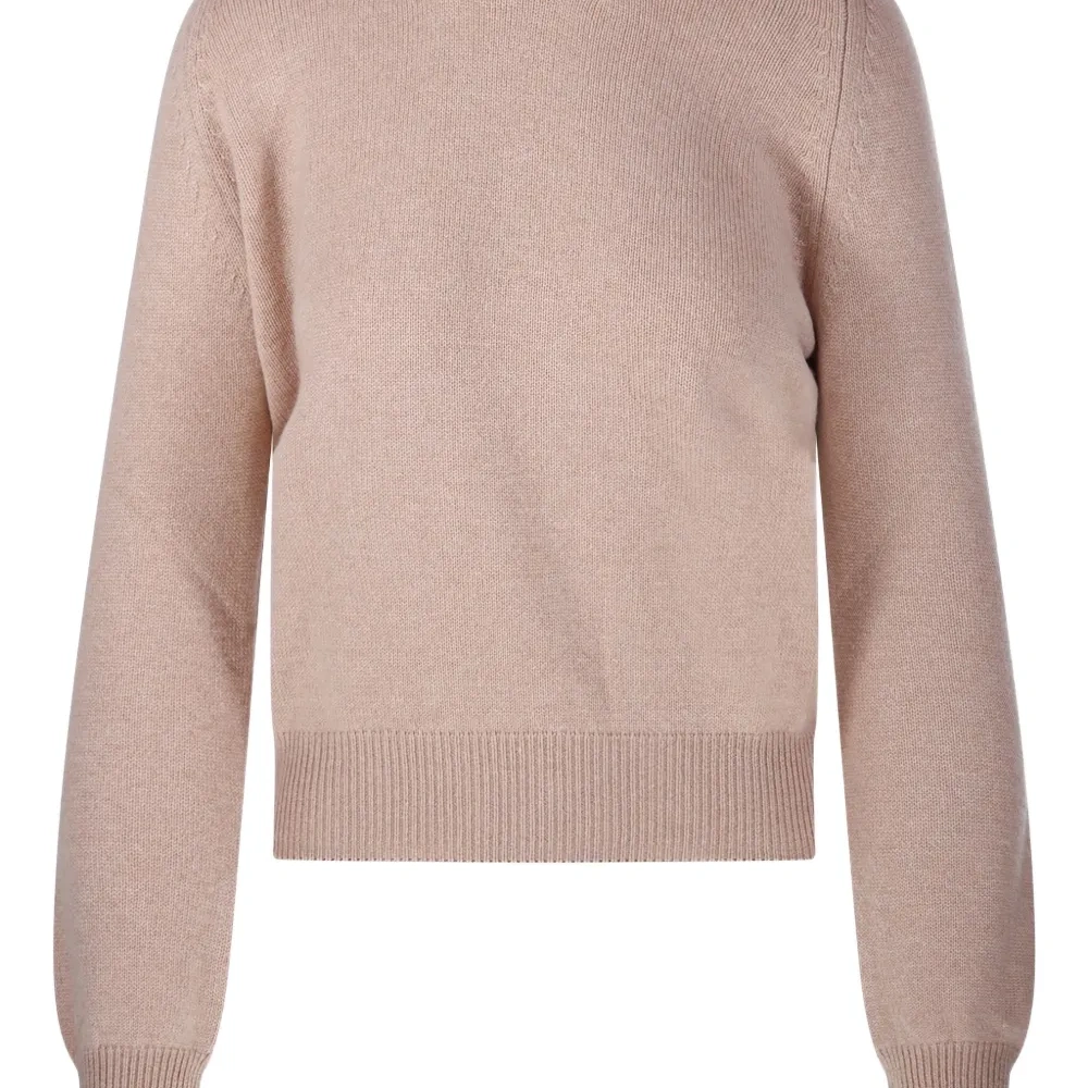 Свитер с круглым вырезом