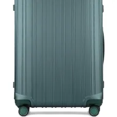 Чемодан среднего размера на колесиках