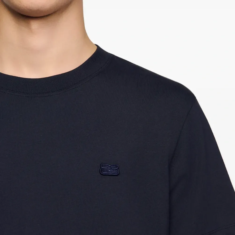 Футболка с нашивкой-логотипом