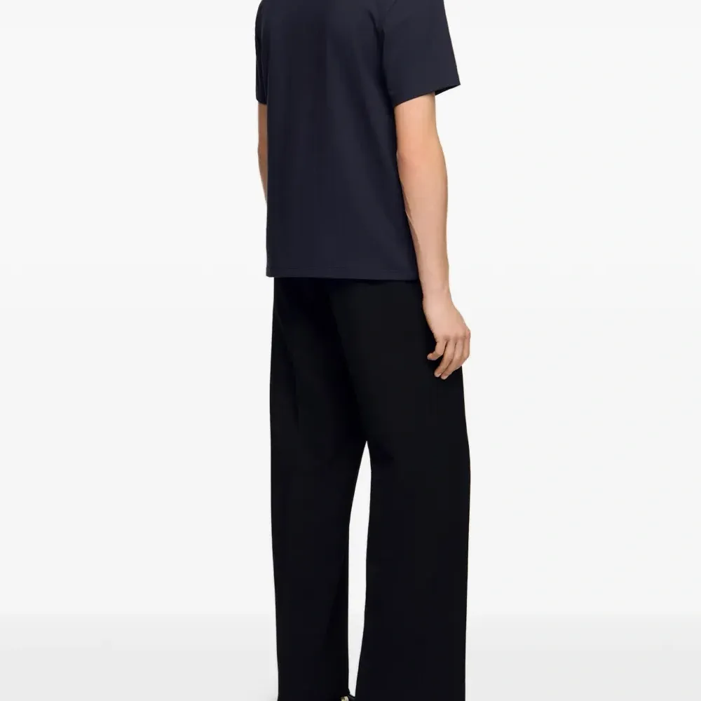 Футболка с нашивкой-логотипом