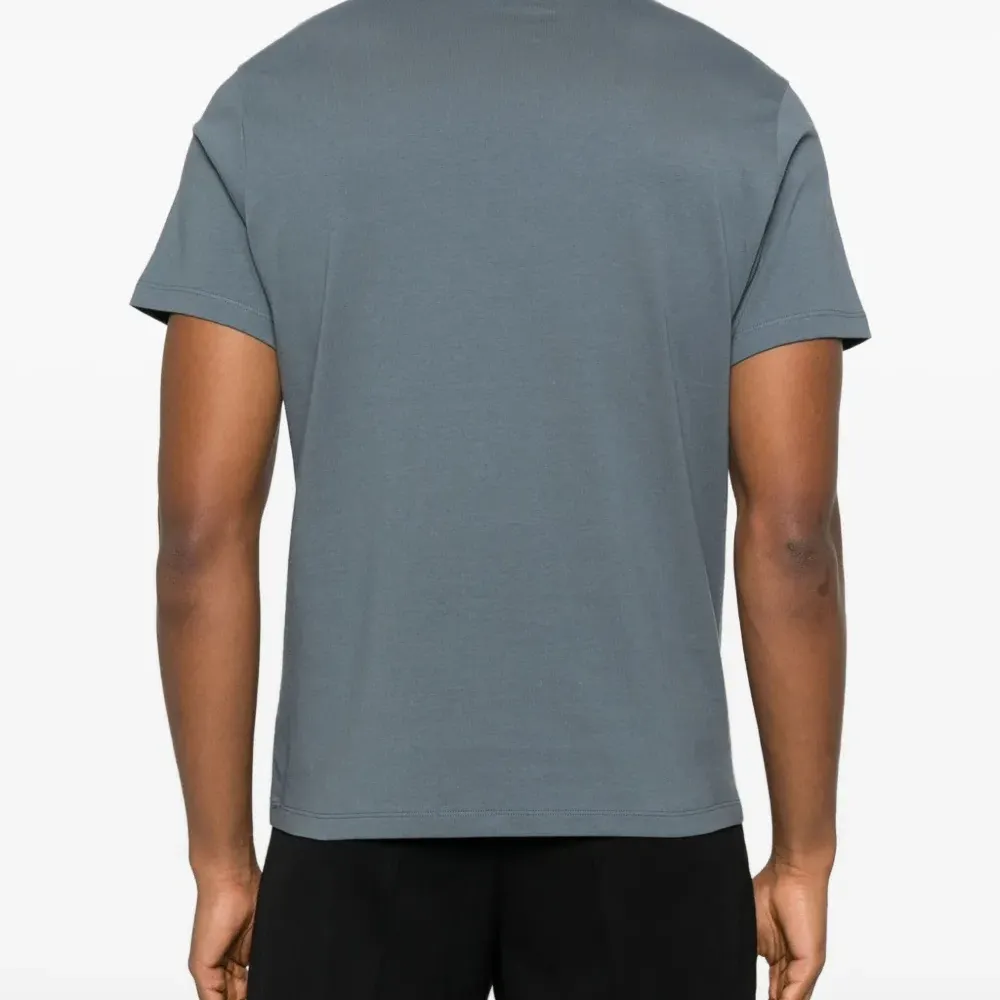 Футболка с круглым вырезом