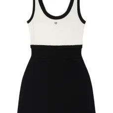 Трикотажное платье мини с оборками Трикотажное платье мини с оборками