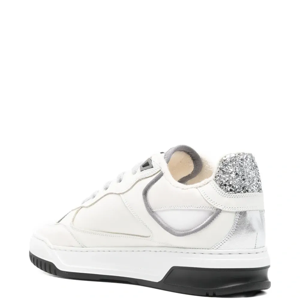 Кроссовки с аппликацией в виде звезды