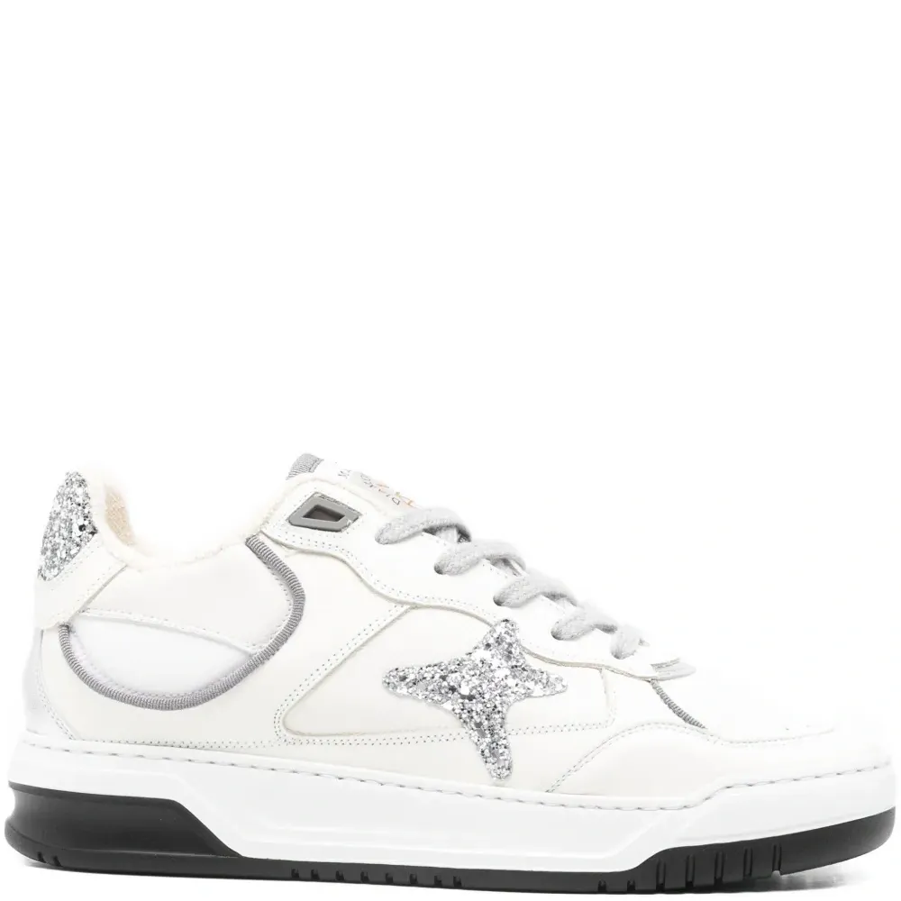 Кроссовки с аппликацией в виде звезды