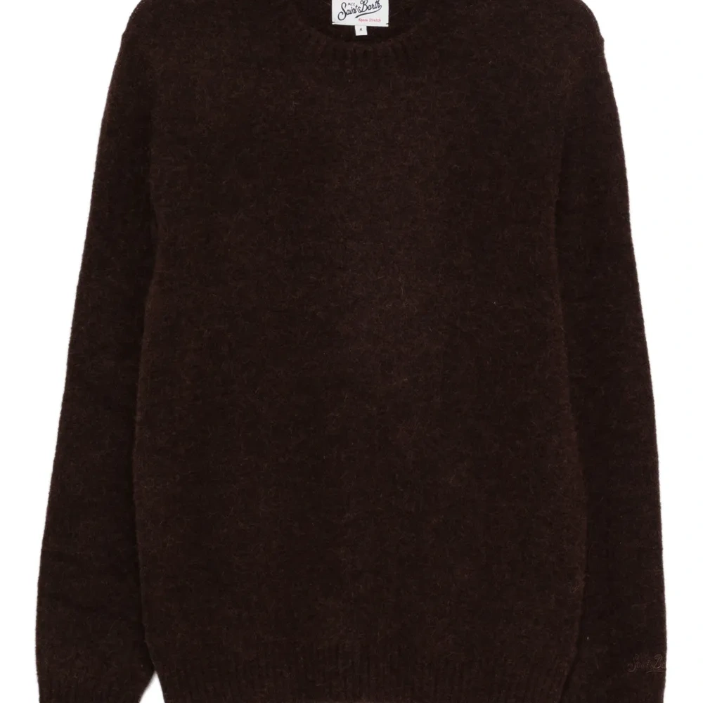 Вязаное изделие с круглым вырезом