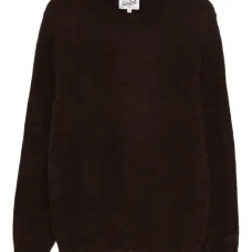 Вязаное изделие с круглым вырезом