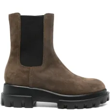 Ботинки на массивной подошве