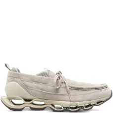 Кроссовки на шнуровке