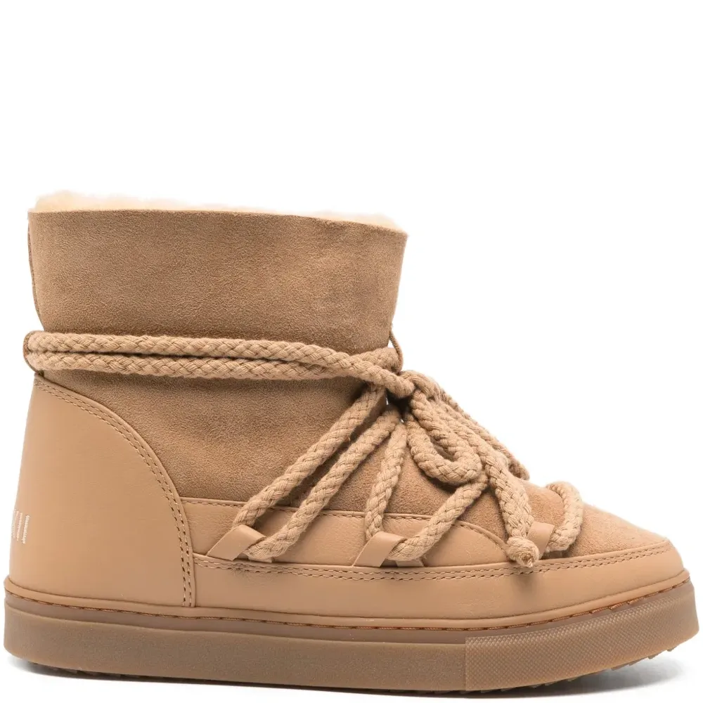 Ботинки на шнуровке