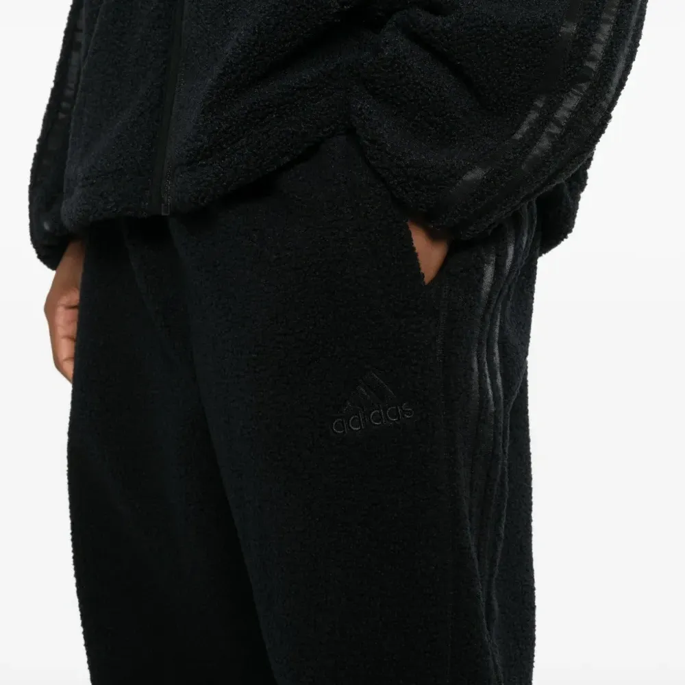 Спортивные брюки с лампасами