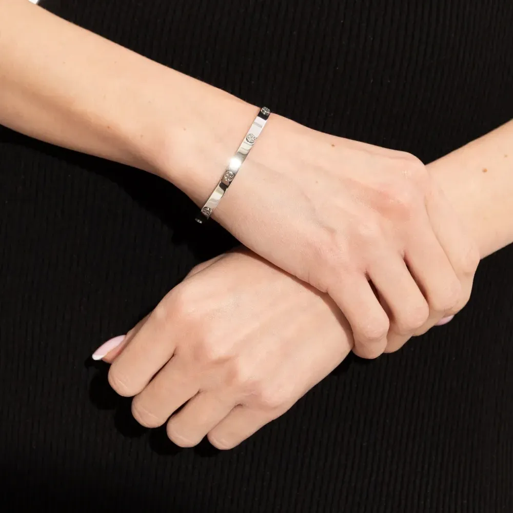 Браслет с логотипом