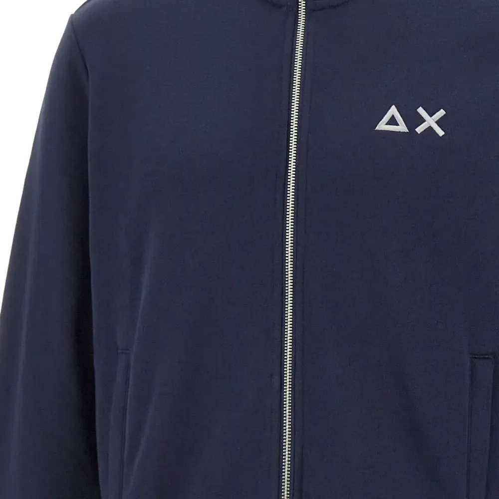 Толстовка с вышивкой