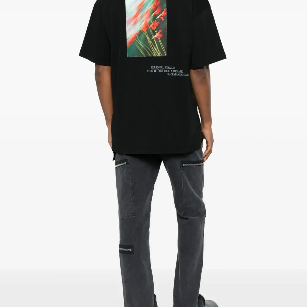 Футболка с графичным принтом