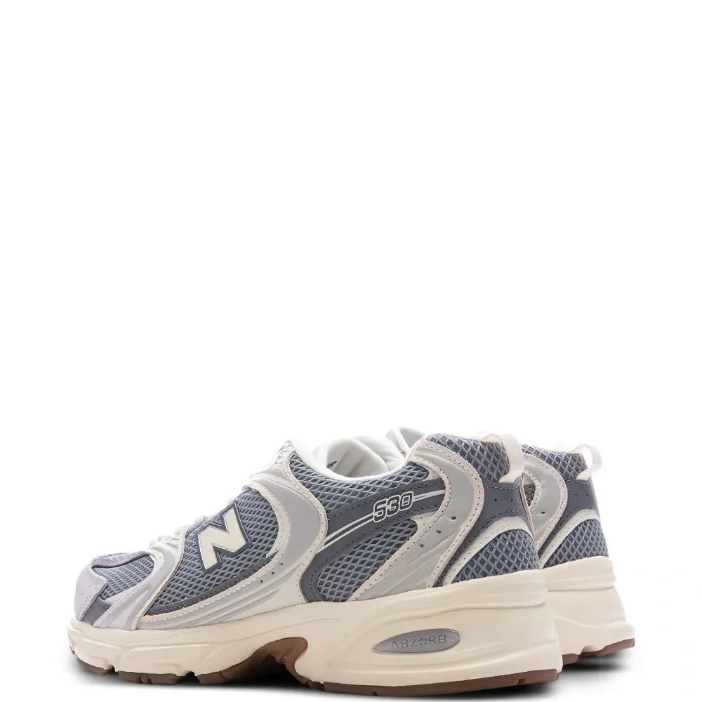 Кроссовки 530