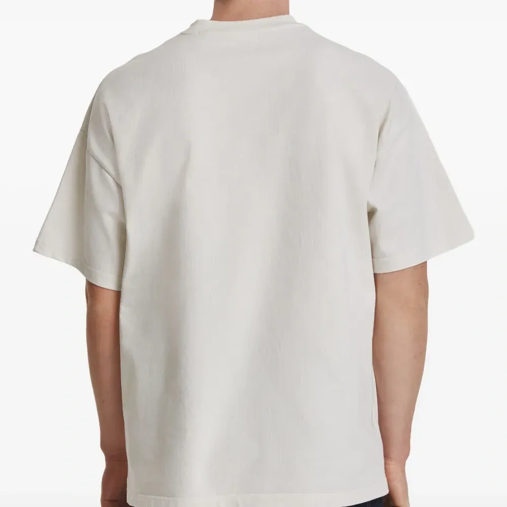 Футболка с вышивкой