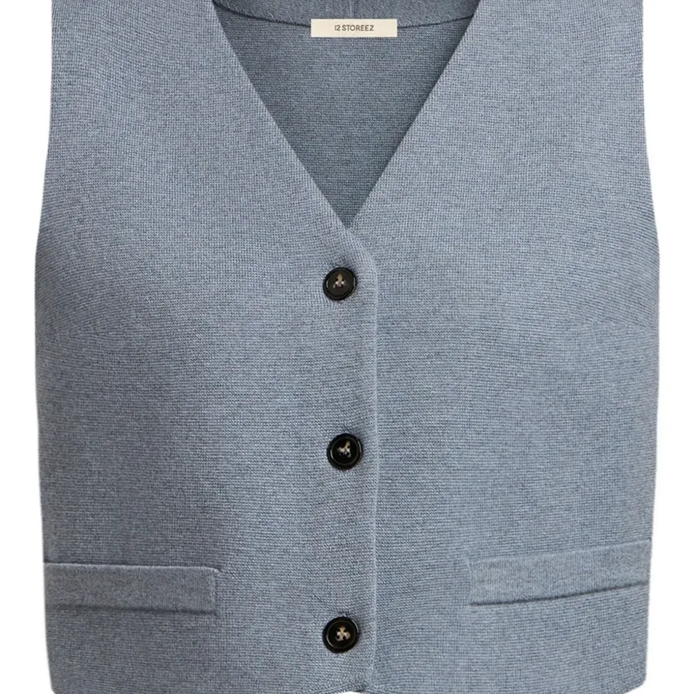 Топ с V-образным вырезом Топ с V-образным вырезом