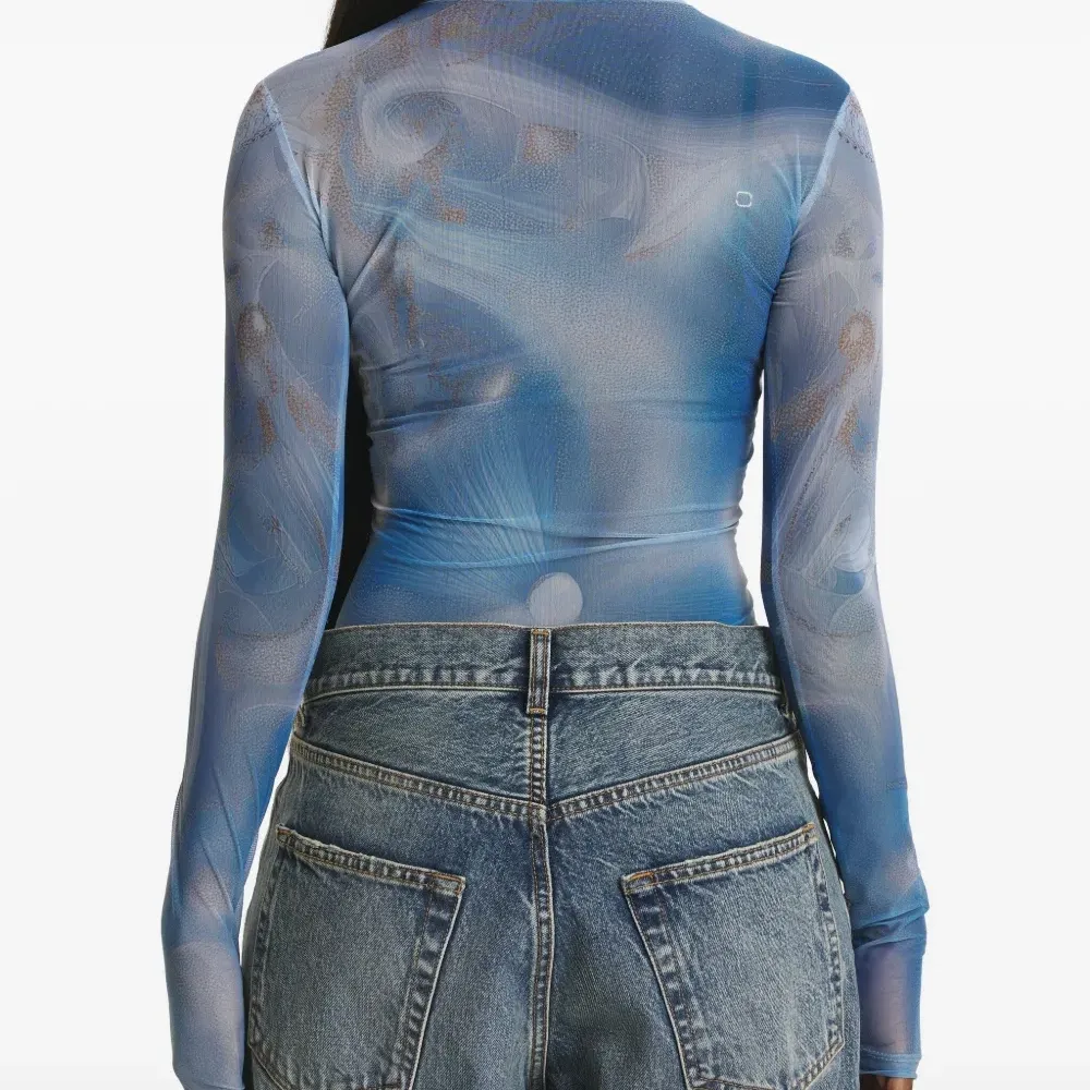 Топ с длинными рукавами