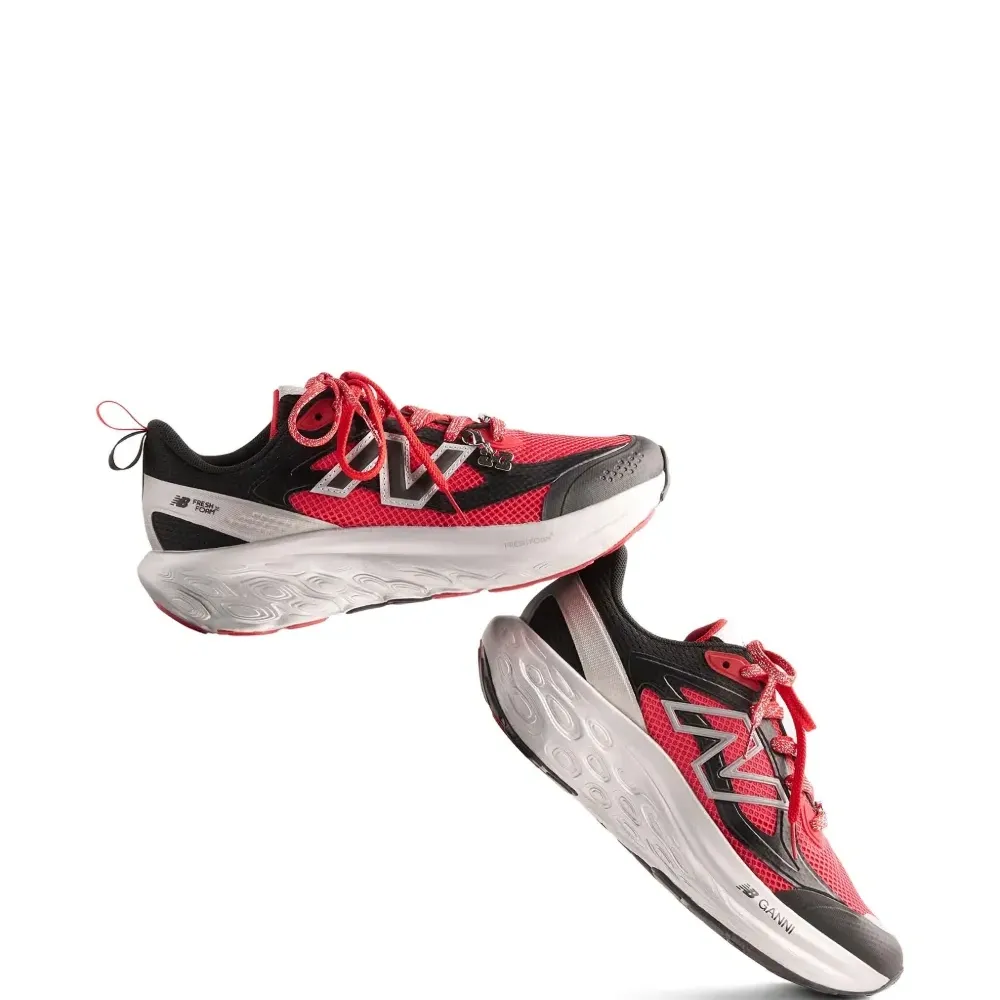 Кроссовки Red FFT из коллаборации с New Balance