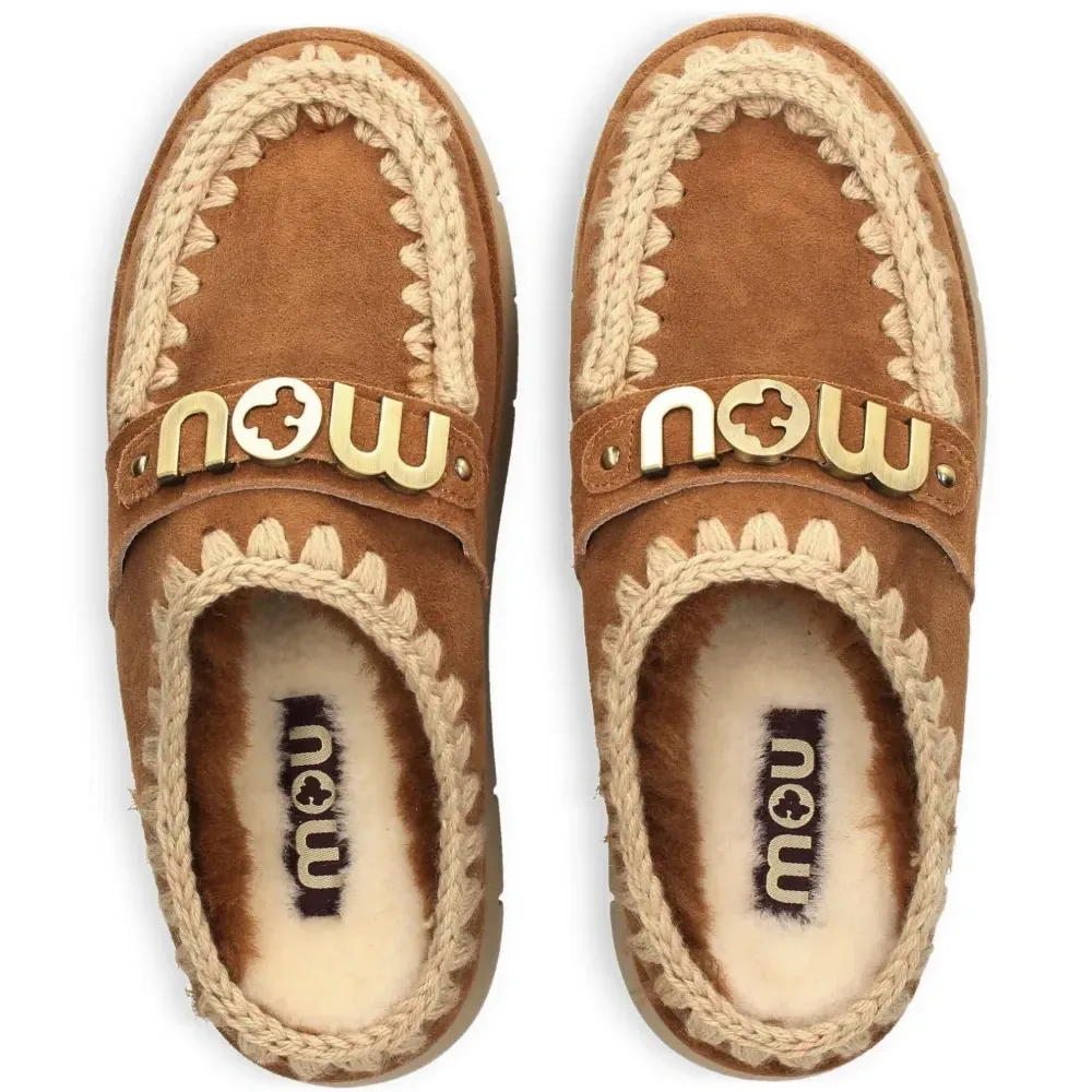 Мюли с декоративной строчкой и логотипом Мюли с декоративной строчкой и логотипом