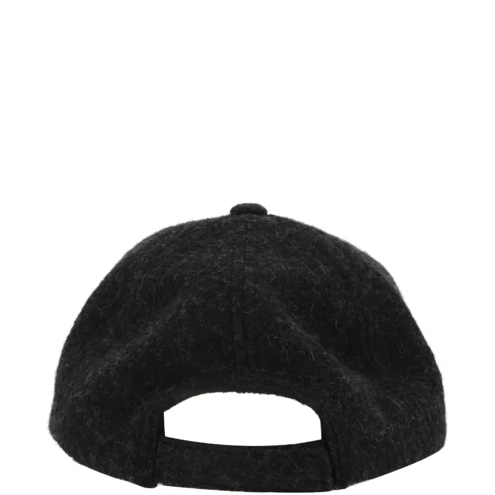 Шапка с нашивкой-логотипом