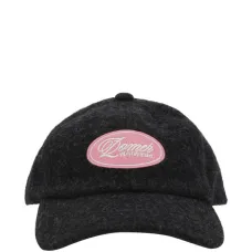 Шапка с нашивкой-логотипом