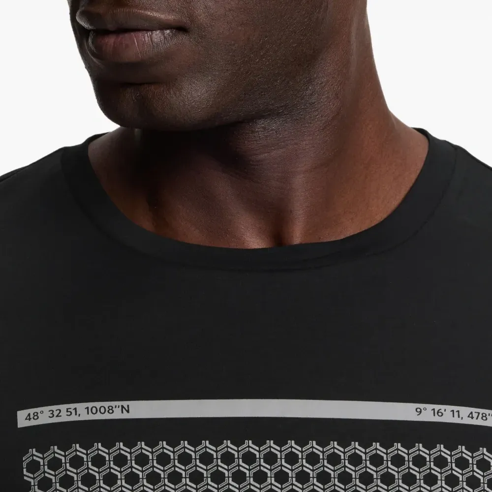 Футболка с графичным принтом