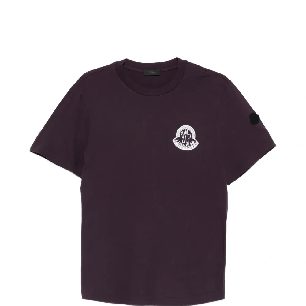 Футболка с нашивкой-логотипом